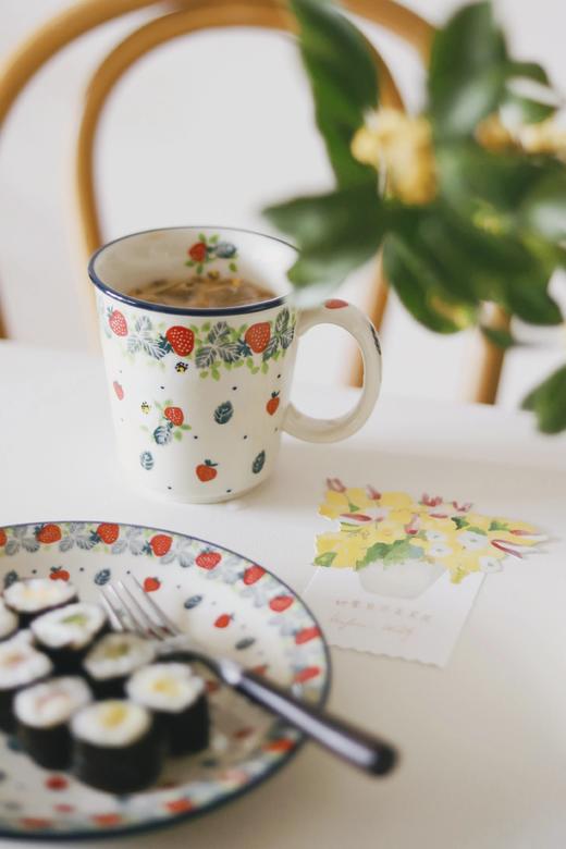 餐桌上的小确幸【Boleslawiec草莓系列餐具】釉下彩纯手工绘制与釉中彩的相结合，让颜色透亮又持久WD 商品图4