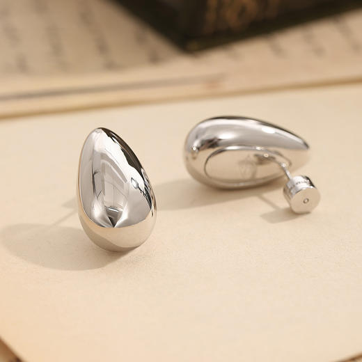 【赵丽颖&陈数&佟丽娅&曾黎&刘忻同款】Retro Chic意大利复古时尚首饰 小水滴耳环 商品图3