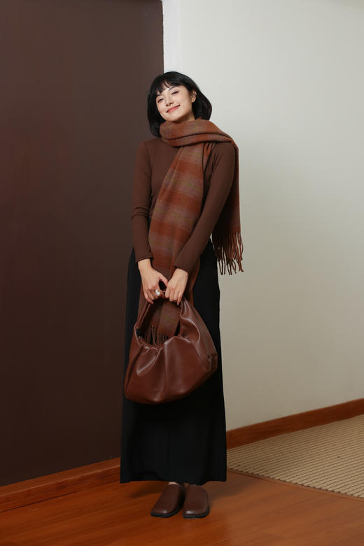 【多妈团购 明星同款双面羊毛系列围巾】吴昕、蓝盈莹同款，纱线亲肤，柔软细腻～可披可围，简约大气！时尚感满满-爱买买 商品图11