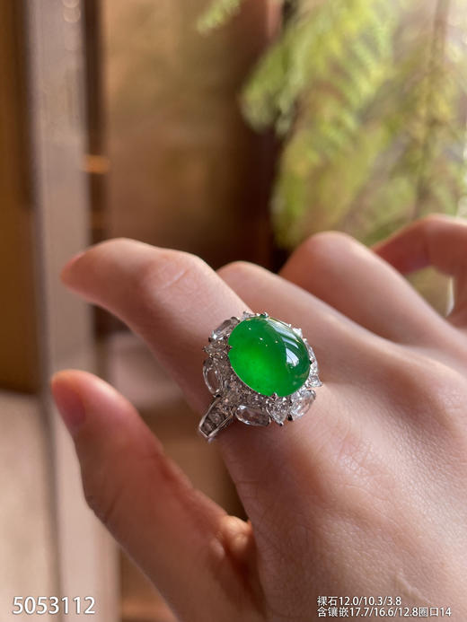 玻璃种艳绿蛋面戒指【5053112】具体价格微信咨询 商品图5
