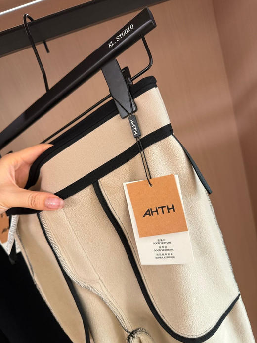 【AHTH一体绒马蹄裤】高腰拉长腿部线条 一体绒保暖显瘦 任意百搭 商品图8