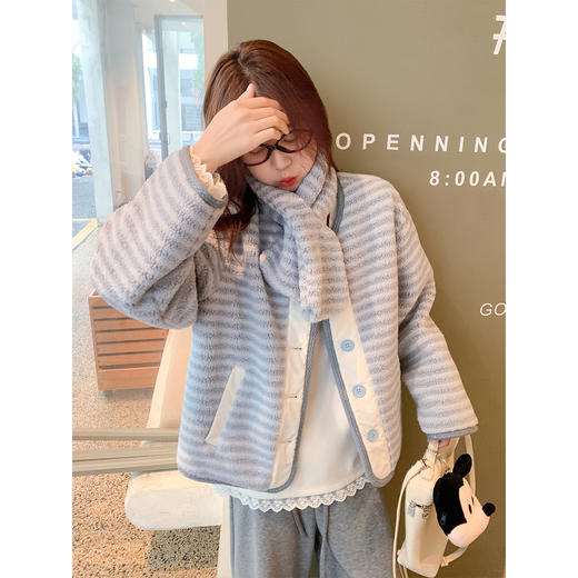 <曾小咸推荐>现货秒杀 ！微信超特价！韩系条纹双面穿羊羔毛（送围巾） 日常329.99 立减140 秒杀189.99！！ 商品图4