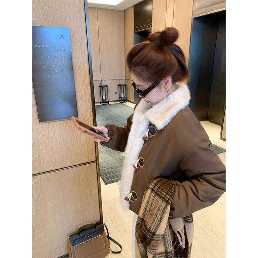 <曾小咸推荐>现货秒杀 ！微信超特价！美拉德复古毛领厚外套 日常319.99 立减130 秒杀189.99！！ 商品图3