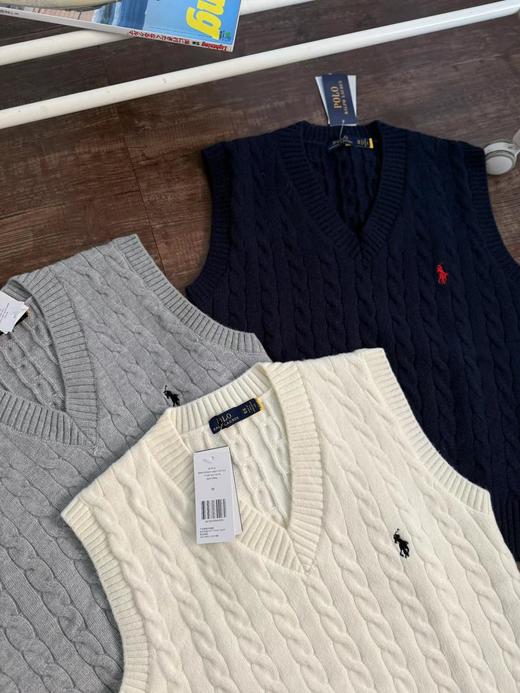 D121170绞花V领情侣针织复古毛衣马甲背心 商品图1