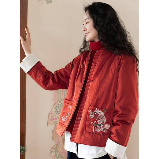 牧衣游原创 重磅丝棉手工刺绣棉服外套中式红色喜庆新年棉衣 倚梅 商品图2