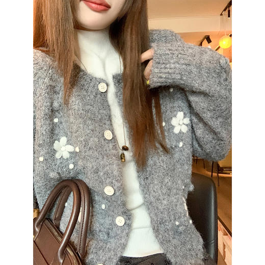 <曾小咸推荐>现货秒杀 ！微信超特价！韩系花朵绣花短款毛衣 日常219.99 立减90 秒杀129.99！！ 蝴蝶结花边半裙秒杀69.99！！ 商品图2