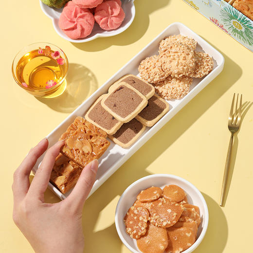 【什锦曲奇伴手礼 圣诞限定】悠享时圣诞送礼盒伴手礼休闲零食礼包下午茶女生日礼物新年大礼包580g 商品图3