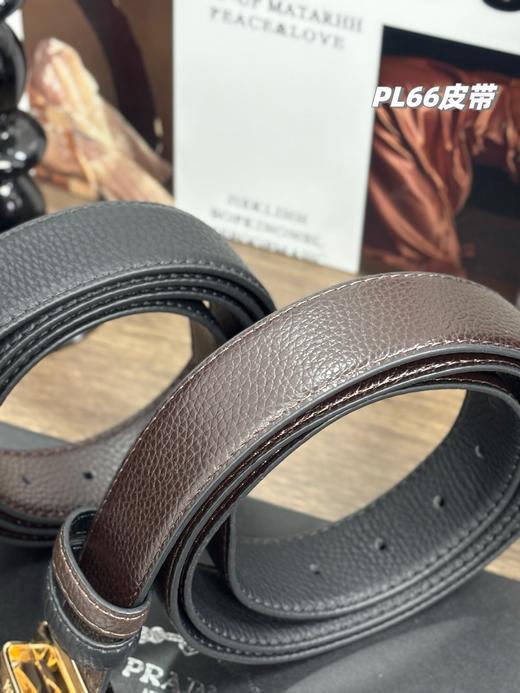 谱拉达PRADA男士双扣双面腰带，男士皮带礼盒装，一盒搭配2个可旋转扣头 商品图5