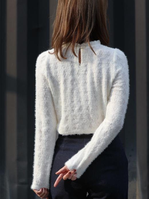 TYNVIE 木耳边领口通花长袖上衣 - 白色 商品图3