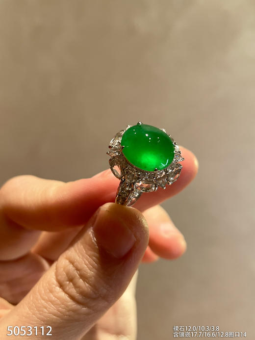 玻璃种艳绿蛋面戒指【5053112】具体价格微信咨询 商品图1