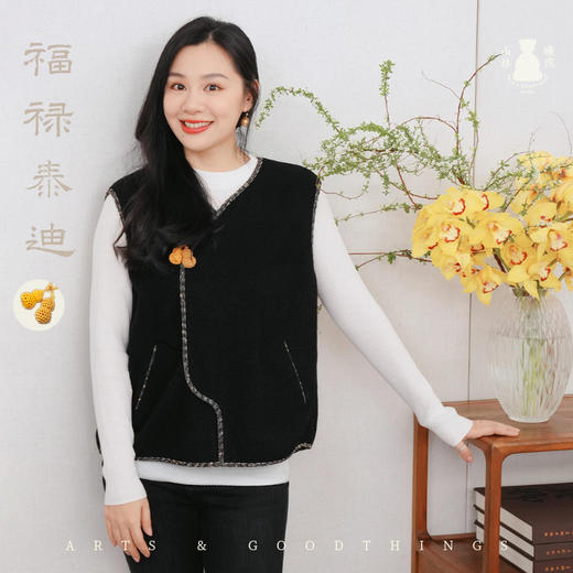 福禄泰迪玉墨藤花丝绒镶边琵琶襟式羊毛马甲点缀手工钩针葫芦挂饰 商品图0