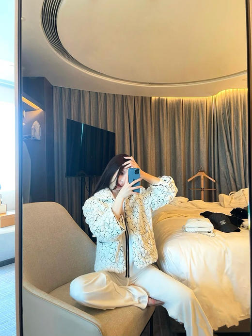 香奈儿 25秋冬新款 Neige滑雪系列亮片立领外套(TM) 商品图3