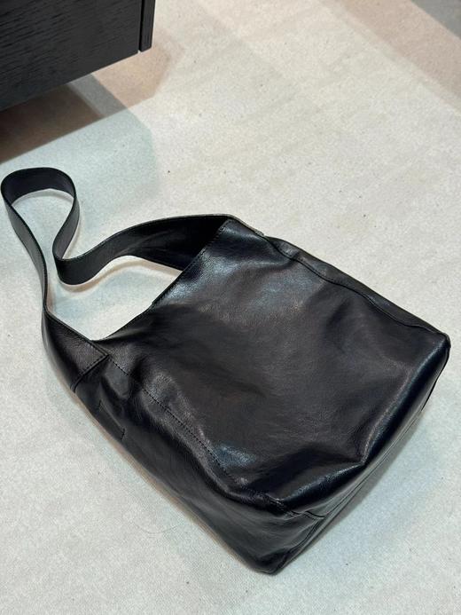 D121124百搭日常轻便随性牛皮HOBO单肩腋下包 商品图5