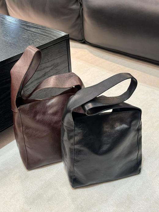 D121124百搭日常轻便随性牛皮HOBO单肩腋下包 商品图0