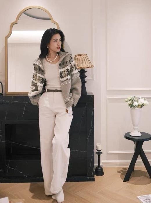 一店k（重工微拉毛工艺！绵羊毛混纺面料！）姜妍真不愧是时髦小姨‼️低饱和度豆沙绿温柔又清新，秋冬氛围感满满！Selfwh*新款费尔岛翻领毛衣外套 商品图7