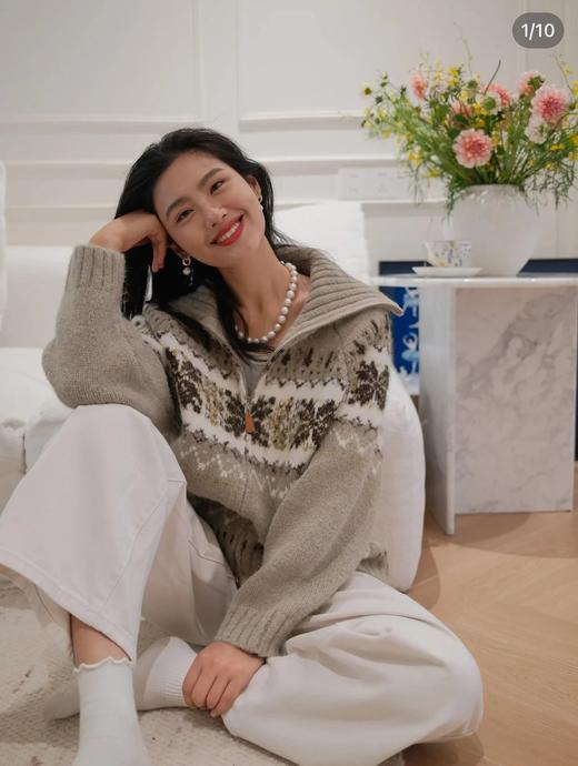 一店k（重工微拉毛工艺！绵羊毛混纺面料！）姜妍真不愧是时髦小姨‼️低饱和度豆沙绿温柔又清新，秋冬氛围感满满！Selfwh*新款费尔岛翻领毛衣外套 商品图0