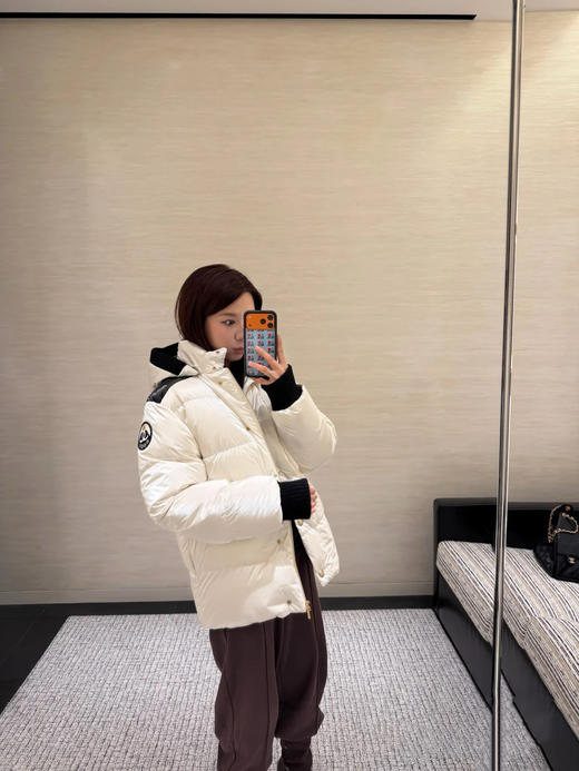 香奈儿 25秋冬新款 滑雪系列黑白撞色连帽羽绒服(TM) 商品图6
