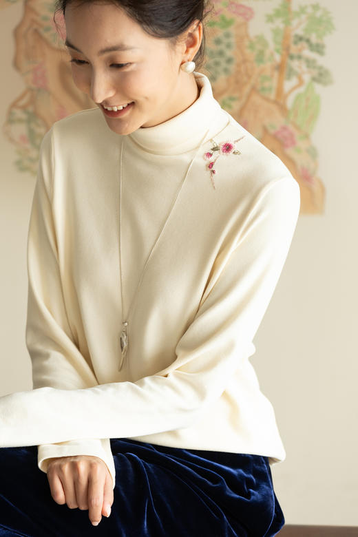 牧衣游原创棉混纺手工刺绣T恤简约纯色舒适打底长袖高领上衣 霞落 商品图5