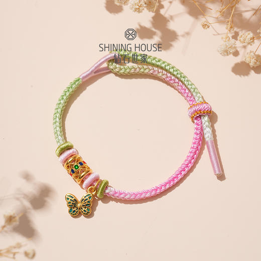 【定价黄金】【限时8折】【现货】钻石世家 心喜好运系列 足金黄金手串圆满结 蝴蝶/转经筒元素 福蝶足金手绳 商品图4