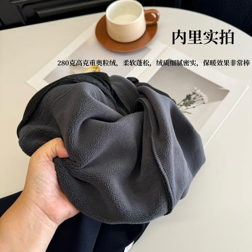 【保暖服饰 | 吾家 加绒秋冬学生通用校服裤】内里是高密度奥粒绒，厚实保暖，三款做的都是藏蓝色，单杠双杠和三杠可选，版型经典百搭，130-190码，尺码跨度大， 可满足不同身高和体重的孩子们 商品图3