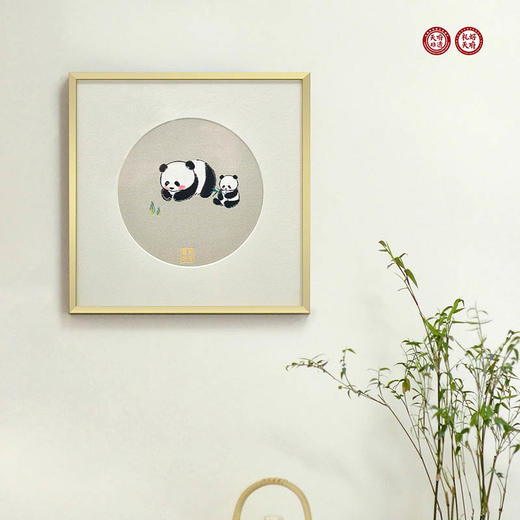 【天府蜀锦框画】礼好天府非遗蜀锦熊猫装饰画 刺绣工艺品四川纪念品 客厅书房装饰金属边框挂件 中国风特色礼物节日礼品 商品图1