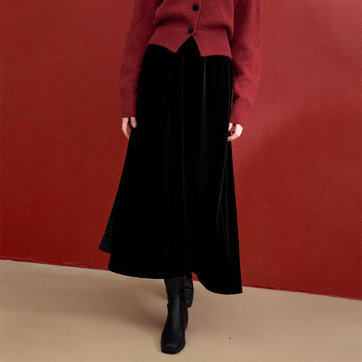西遇气质光泽感丝绒半身裙女冬季新款高腰显瘦大裙摆中长伞裙V4255436 商品图0