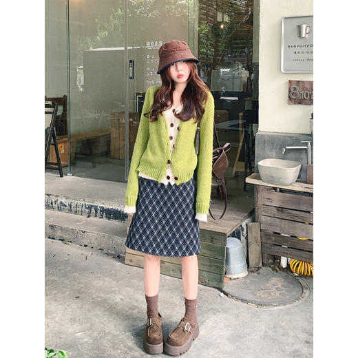 <曾小咸推荐>现货秒杀 ！微信超特价！撞色v领假两件毛衣 日常199.99 立减90 秒杀109.99！！ 商品图2