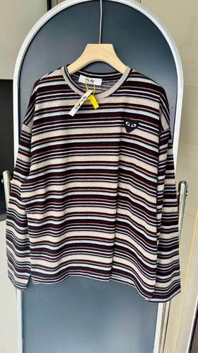 D121136胸前爱心刺绣条纹舒适透气圆领卫衣