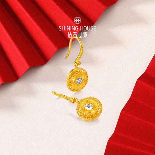【巳来运转系列】钻石世家 如意罗盘耳环 足金钻石耳环 以象征财运富贵长寿的灵蛇纹融入吉祥元素，黄金与钻石的时尚设计寓意金蛇庇护，蛇来运转【黄金产品不支持无理由退换货】预计3-5天发货 商品图4