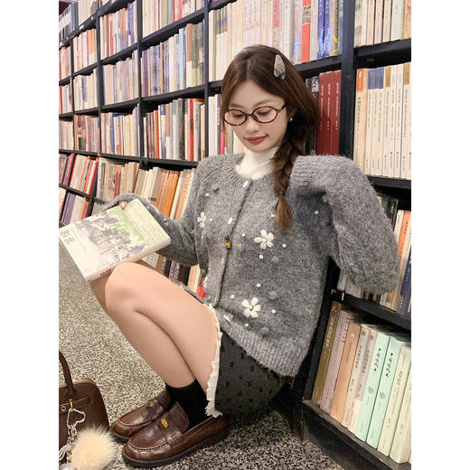 <曾小咸推荐>现货秒杀 ！微信超特价！韩系花朵绣花短款毛衣 日常219.99 立减90 秒杀129.99！！ 蝴蝶结花边半裙秒杀69.99！！ 商品图4