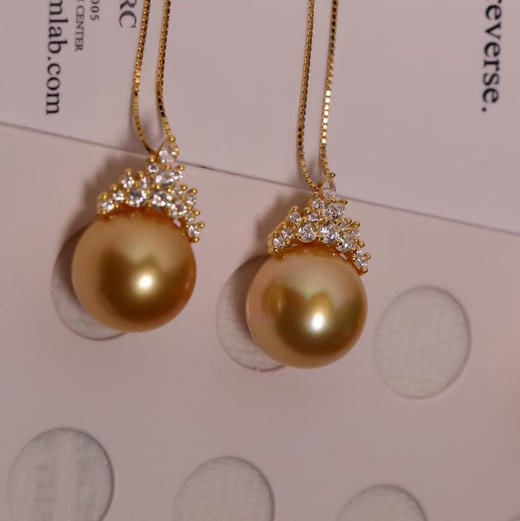 【甄珠贝】冰雪皇后款 浓金吊坠 12-13mm，正圆微微瑕，925纯银配件，面无暇，ji强光 商品图13