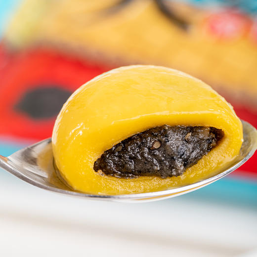 【粮麦思大黄米汤圆】享幸福时光，食团圆滋味，煮熟后的汤圆黄润软糯，米香浓郁，咬下去，醇香的内馅填满口腔，甜而不腻，细腻Q弹，老人小孩都爱吃。 商品图0