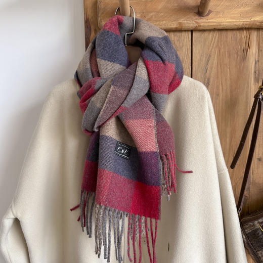 【多妈团购 明星同款双面羊毛系列围巾】吴昕、蓝盈莹同款，纱线亲肤，柔软细腻～可披可围，简约大气！时尚感满满-爱买买 商品图5