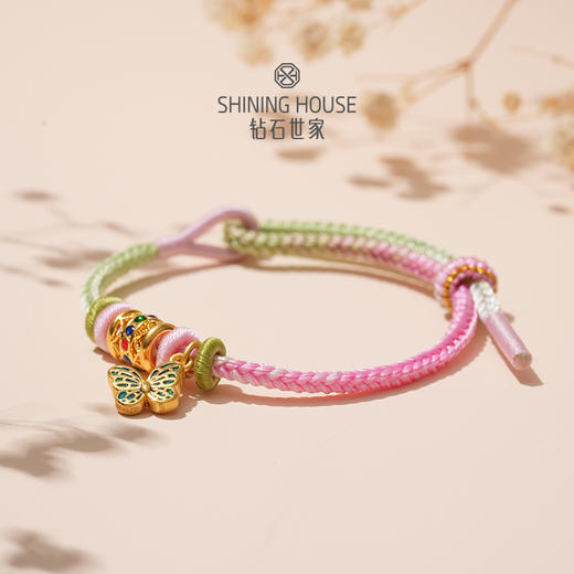 【定价黄金】【限时8折】【现货】钻石世家 心喜好运系列 足金黄金手串圆满结 蝴蝶/转经筒元素 福蝶足金手绳 商品图3