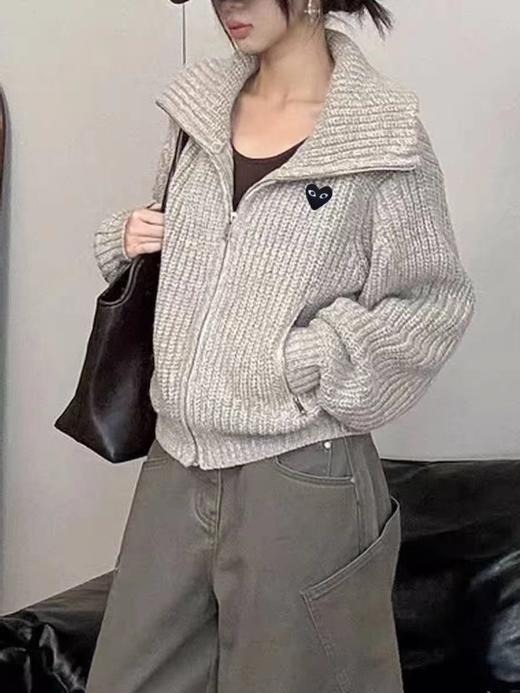 D121103新款女生宽松版型休闲感短款针织拉链外套 商品图3