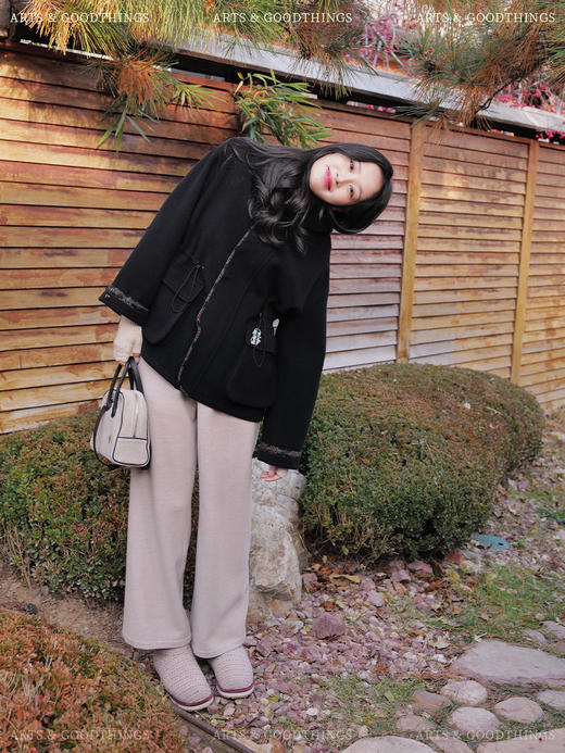 隐庐 柿蒂花叶纹织锦镶边 新中式琵琶襟收腰连帽厚软双面呢外套 商品图1