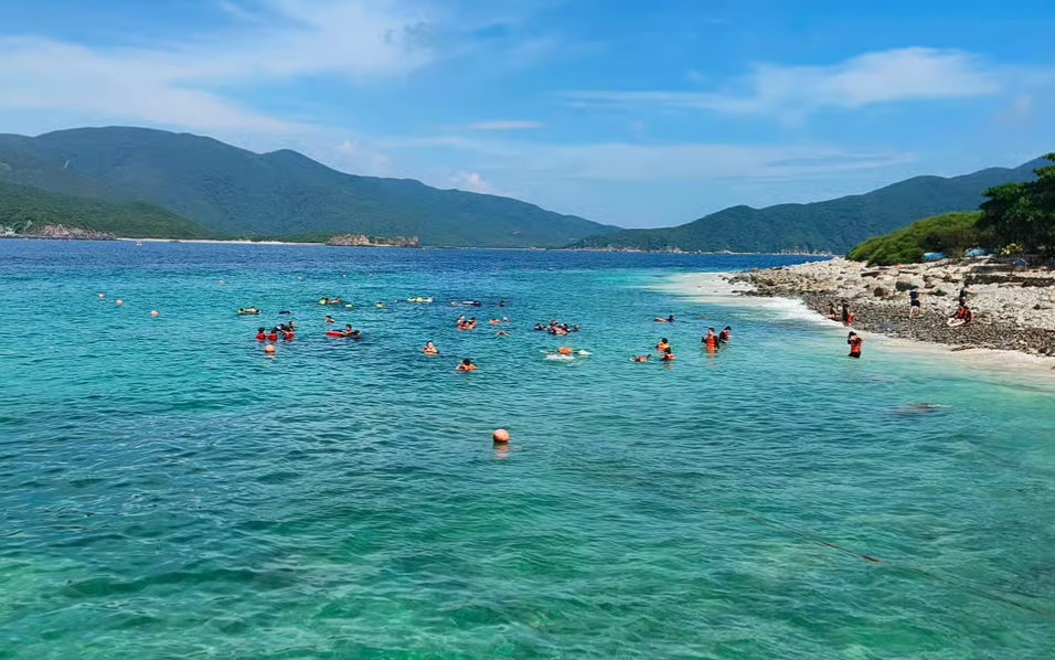 【春节】<越南芽庄·快艇出海.五指岩·天依女神庙 ·特色spa5天团>澳门直飞，深圳起止