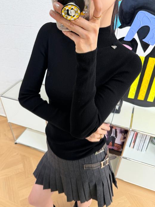 普拉达 2025最新款三角标针织打底衫(KX*MM) 商品图3