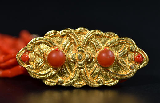 珊瑚管珠南红银鎏金卷草纹牌手链 商品图1