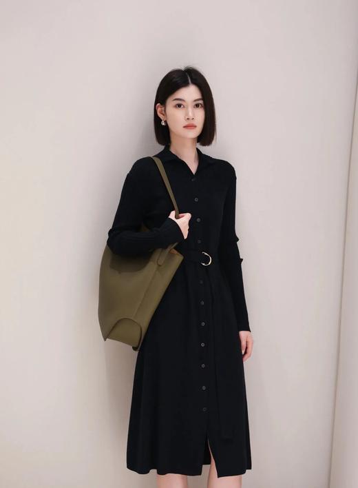 【高品质私服】【收腰半高领翻领针织长袖连衣裙】2色可选！高阶中性色系，穿出 “纸片人” 既视感【无标出货 介意慎拍】WD 商品图1