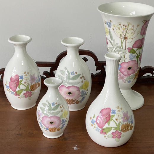 英国Wedgwood Meadow Sweet花卉纹饰花瓶 B0244 商品图5