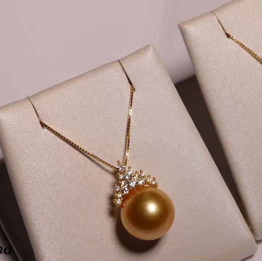 【甄珠贝】冰雪皇后款 浓金吊坠 12-13mm，正圆微微瑕，925纯银配件，面无暇，ji强光 商品图12