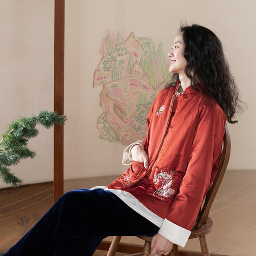 牧衣游原创 重磅丝棉手工刺绣棉服外套中式红色喜庆新年棉衣 倚梅 商品图0