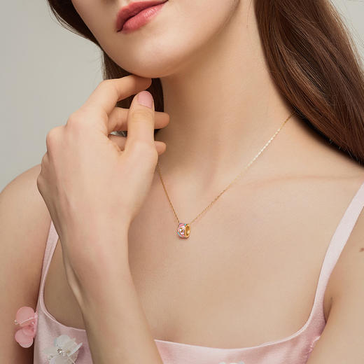 【玫瑰】【花样琅漫】钻石世家 花样琅漫·玫瑰系列 足金镶钻挂坠 足金镶钻戒指 足金耳饰  以德国黄金工艺与手工拍平珐琅结合【不含链子】【黄金产品不支持无理由退换货】预计3天发货 商品图4