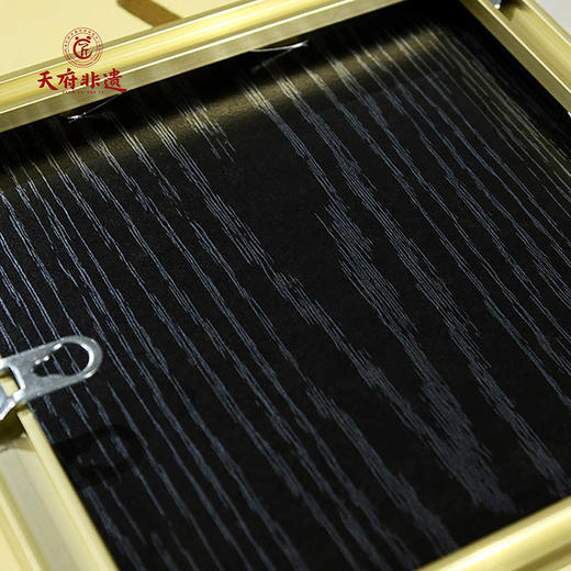 【天府蜀锦框画】礼好天府非遗蜀锦熊猫装饰画 刺绣工艺品四川纪念品 客厅书房装饰金属边框挂件 中国风特色礼物节日礼品 商品图8