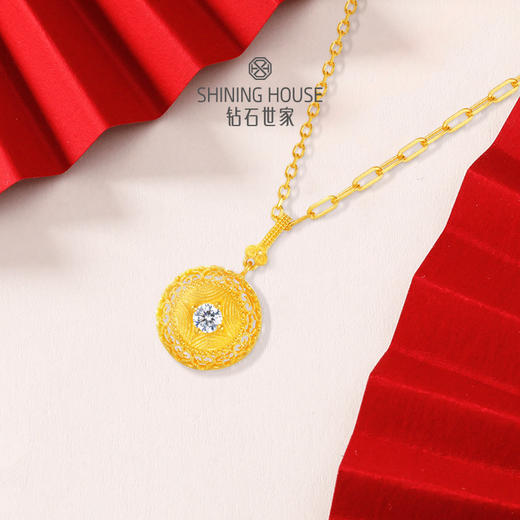 【巳来运转系列】钻石世家 如意罗盘项链  足金钻石项链 以象征财运富贵长寿的灵蛇纹融入吉祥元素，黄金与钻石的时尚设计寓意金蛇庇护，蛇来运转【黄金产品不支持无理由退换货】预计3-5天发货 商品图3