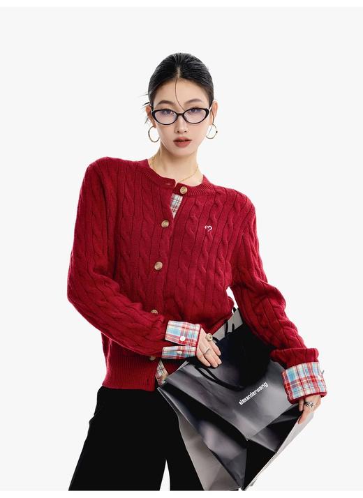 【爆款合红色新年毛衣合集】独特的编织花纹，精致的领口袖口细节，不仅展现出优雅气质，更彰显时尚品味-QZDZMY 商品图1