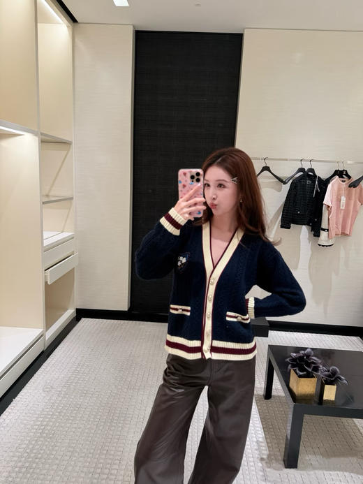 香奈儿 25秋冬新款 学院风刺绣徽章针织开衫(TM) 商品图1