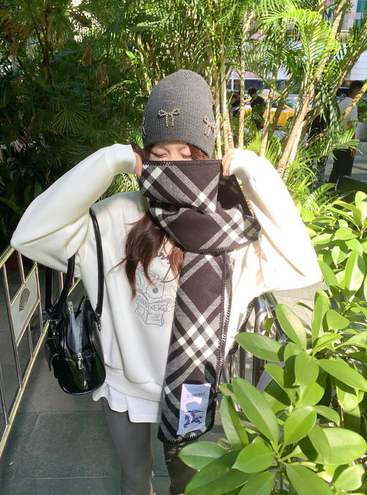 <曾小咸推荐>现货秒杀！微信超特价！韩系刺绣白色无帽圆领套头长卫衣 日常169.99/件 立减80 秒杀89.99/件！！ 商品图8