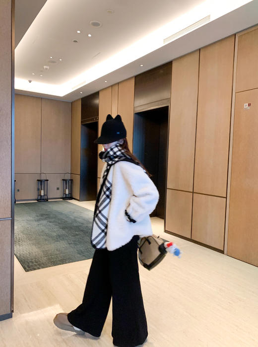 <曾小咸推荐> 现货秒杀！微信超特价! 羊羔毛加厚外套 日常489.99 立减220 秒杀269.99！！！ 商品图12